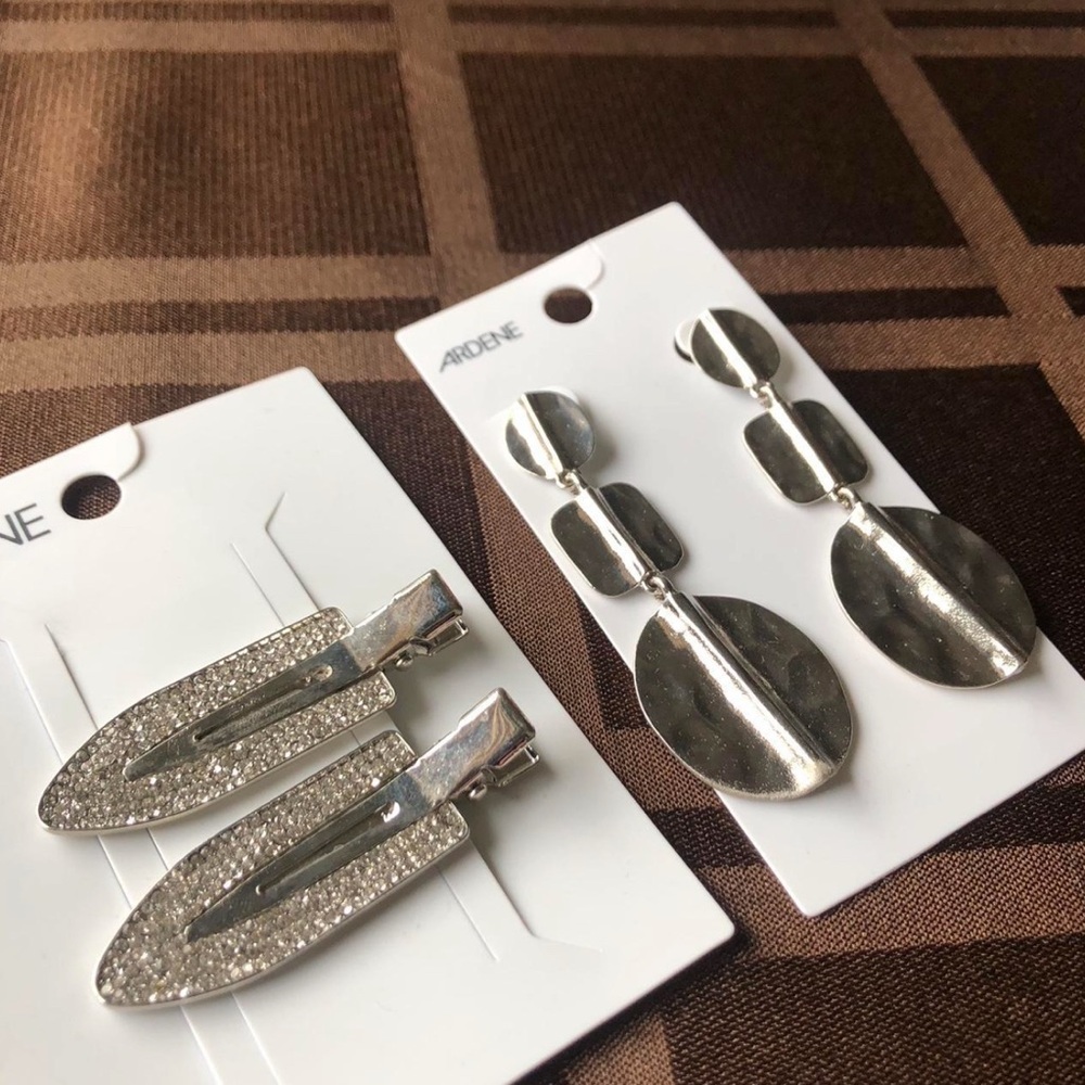 Ardene Silver Hair Clips Set and a pair of earrings